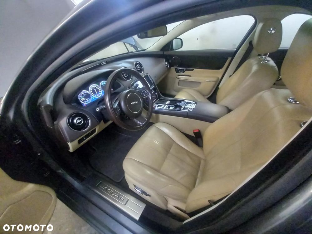 Jaguar XJ 3.0 D V6 LWB Premium Luxury - 19