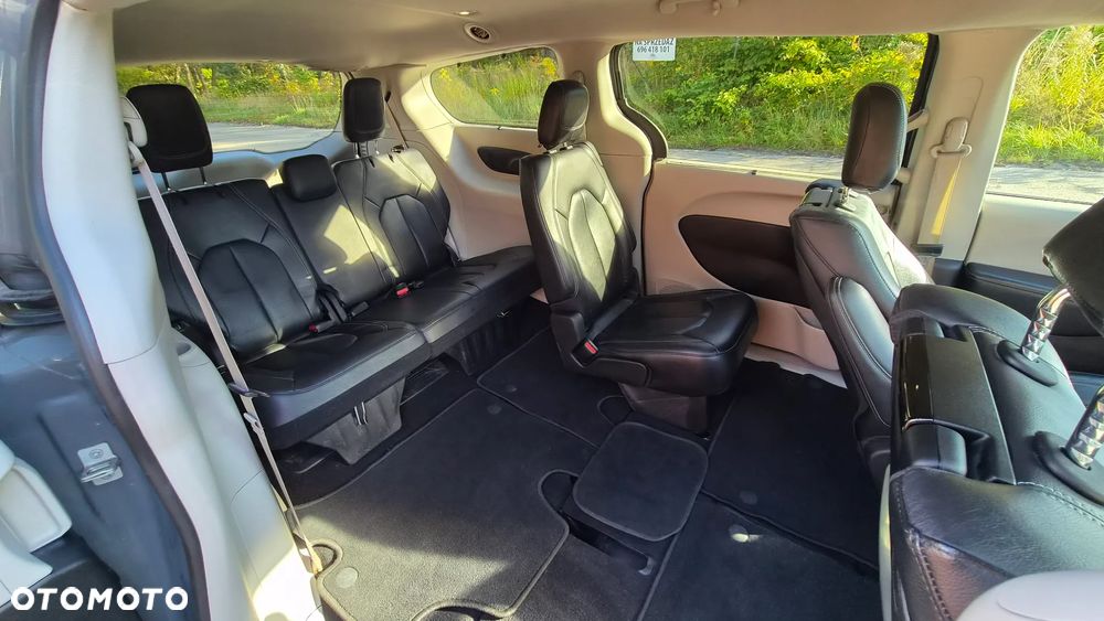 Chrysler Pacifica - 17