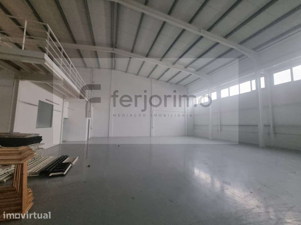 Armazens 

470 m + 100 Mezanine - Grande imagem: 2/13