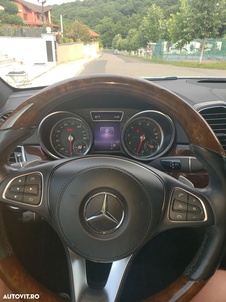 Mercedes-Benz GLS - 27