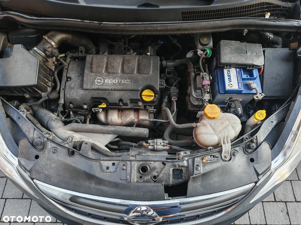 Opel Corsa 1.4 16V Cosmo - 15