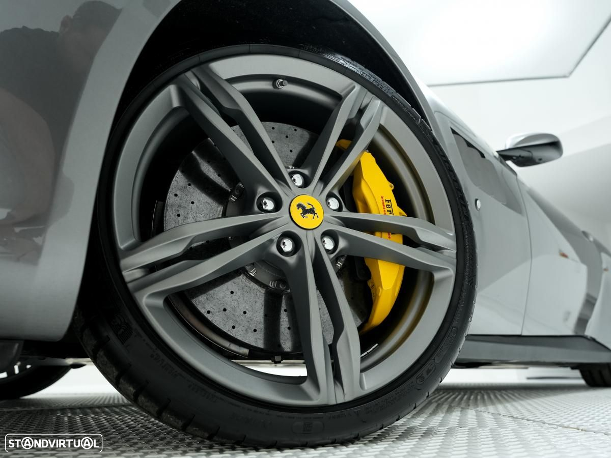 Ferrari GTC4 Lusso - 22