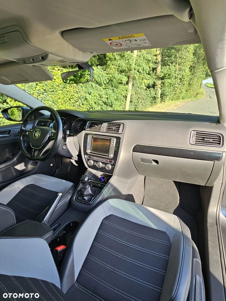 Volkswagen Jetta - 15