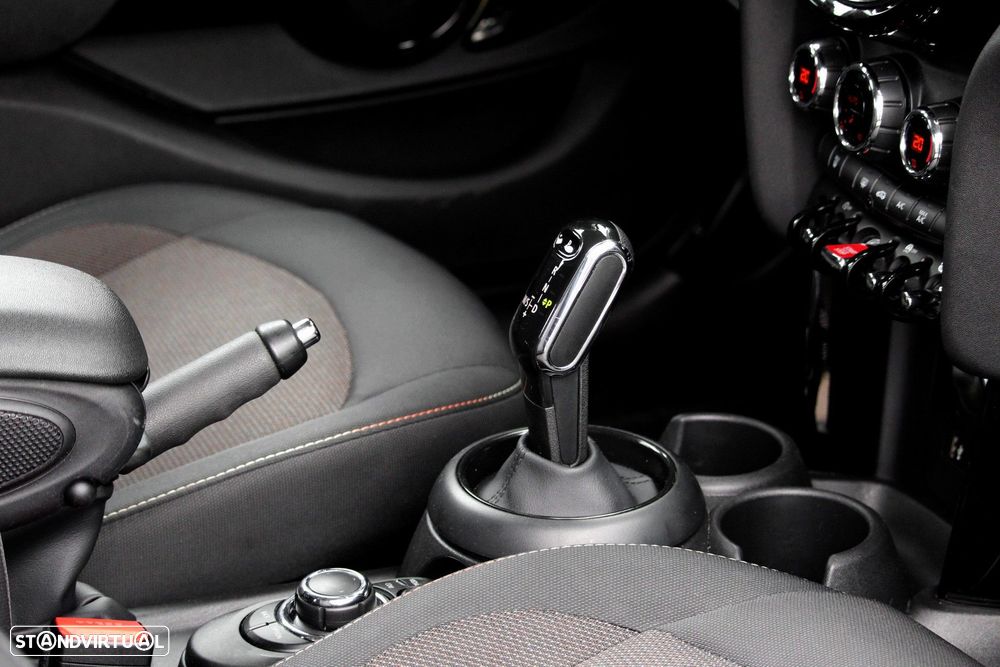 MINI 5 Portas Cooper Auto - 20