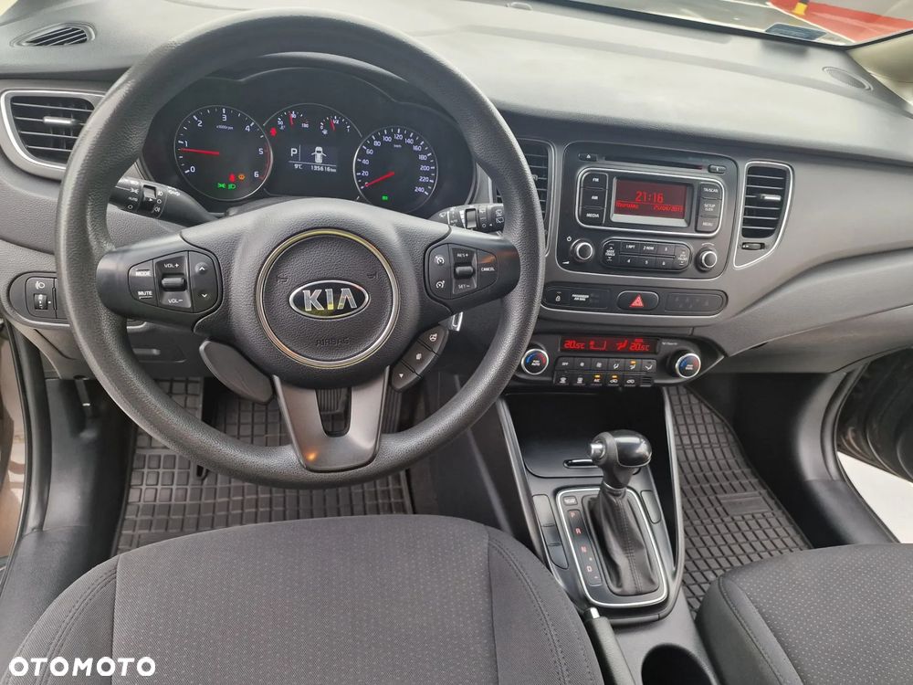 Kia Carens - 10