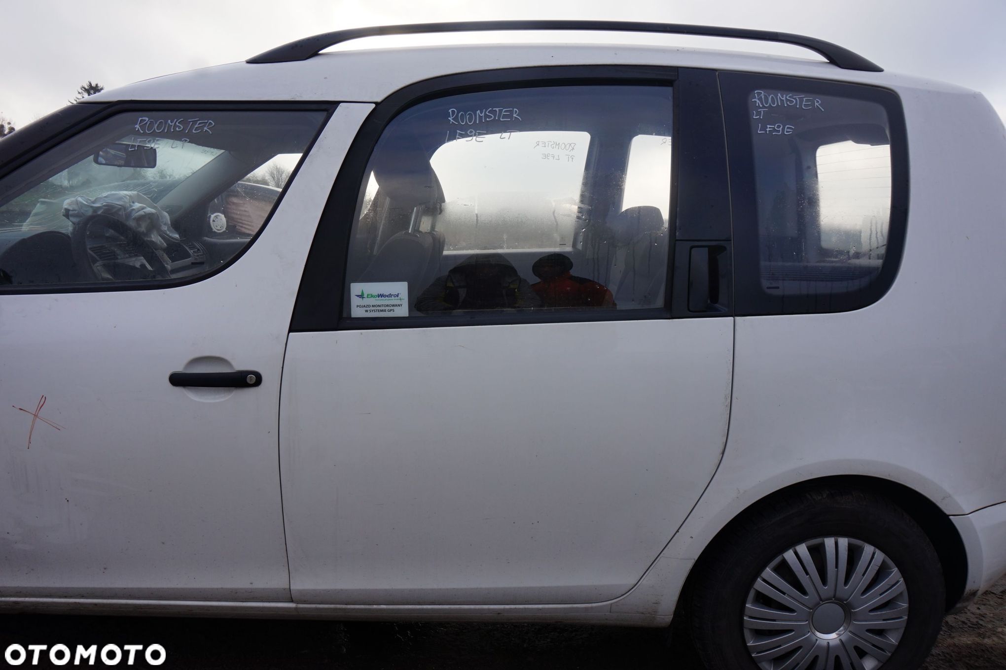 DRZWI TYLNE LEWE ROOMSTER I 5J LIFT LF9E  BIAŁY SKODA 2010-2015 - 1