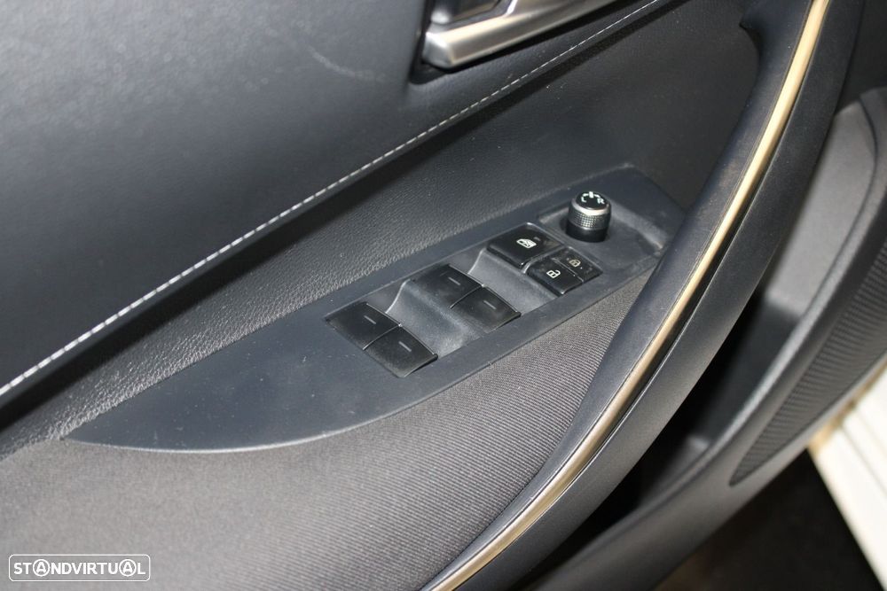 Toyota Corolla 1.8 Hybrid Comfort - 24