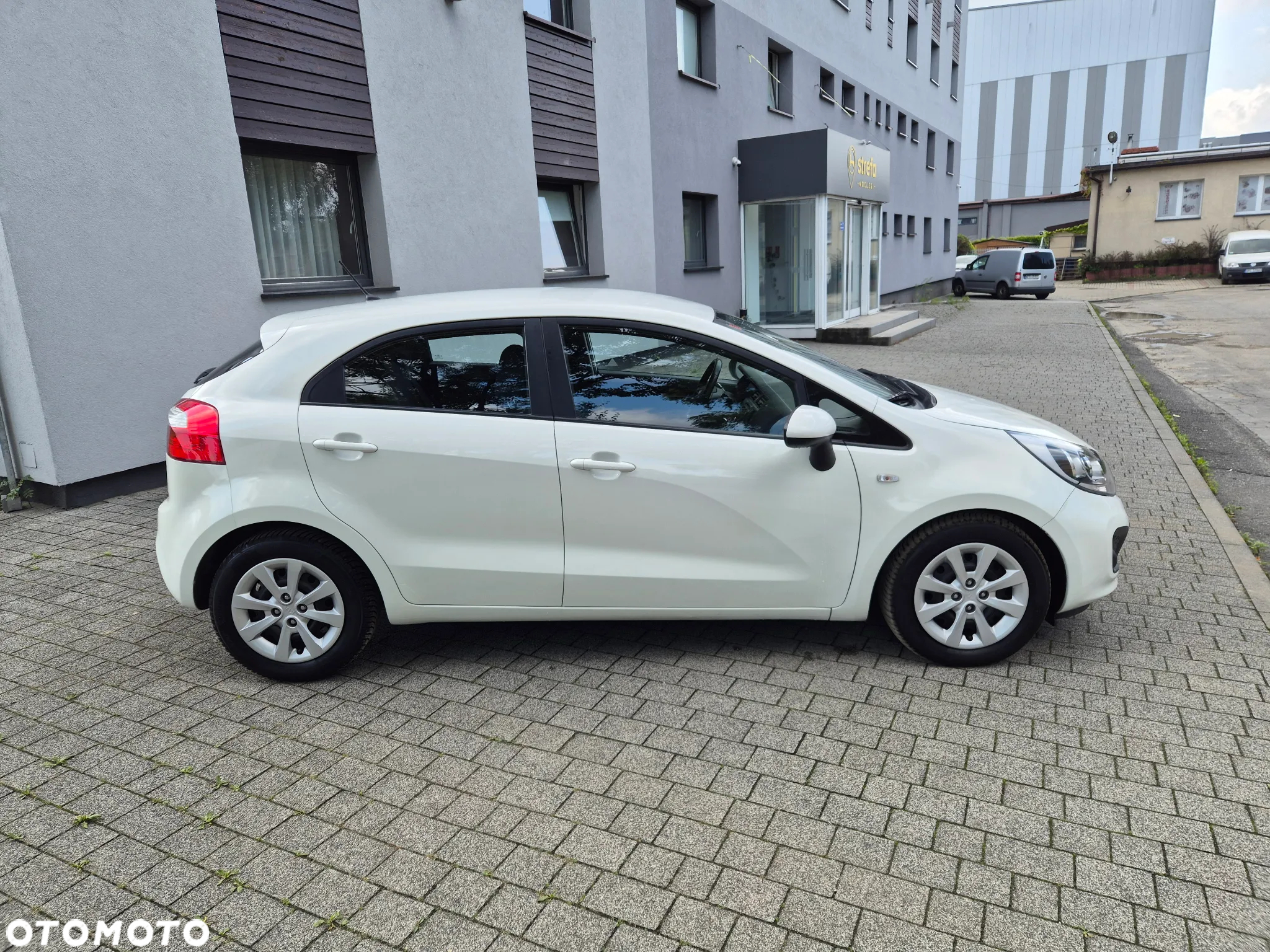 Kia Rio 1.2 L - 5