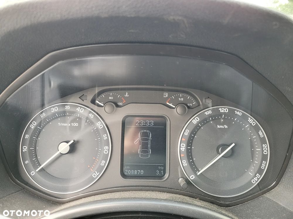Skoda Octavia 1.6 Ambiente - 9