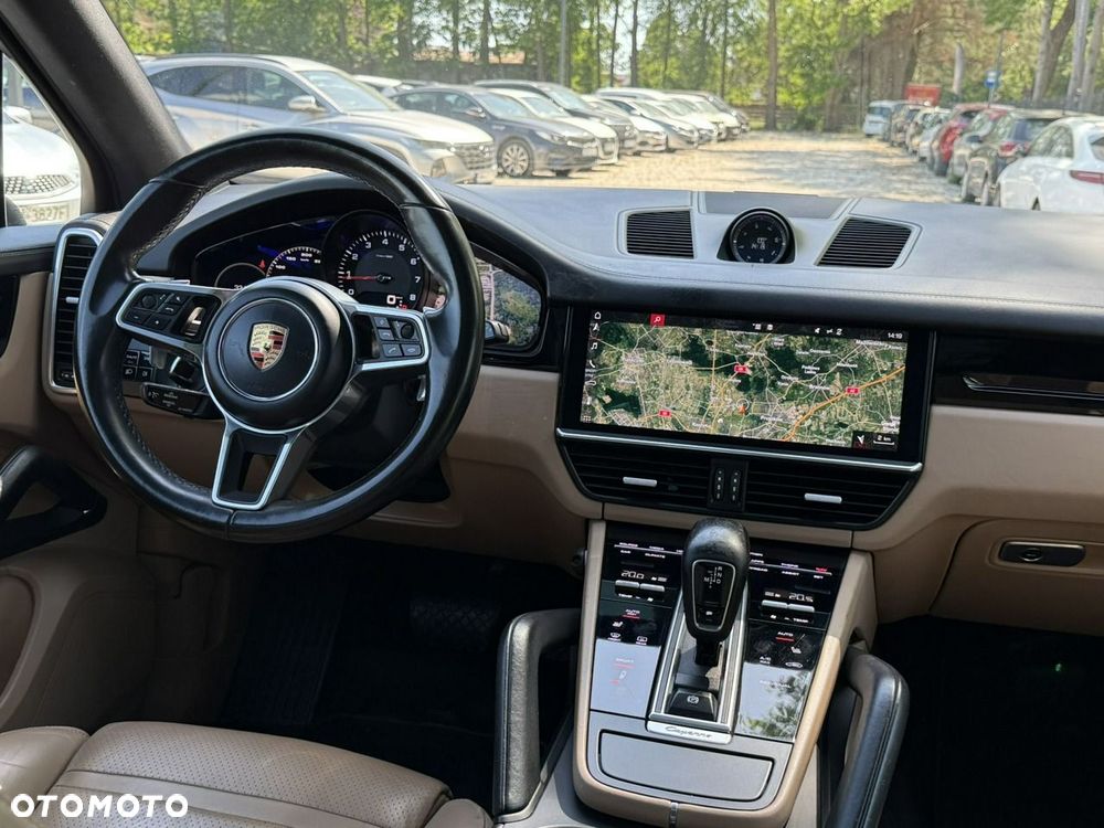 Porsche Cayenne - 22