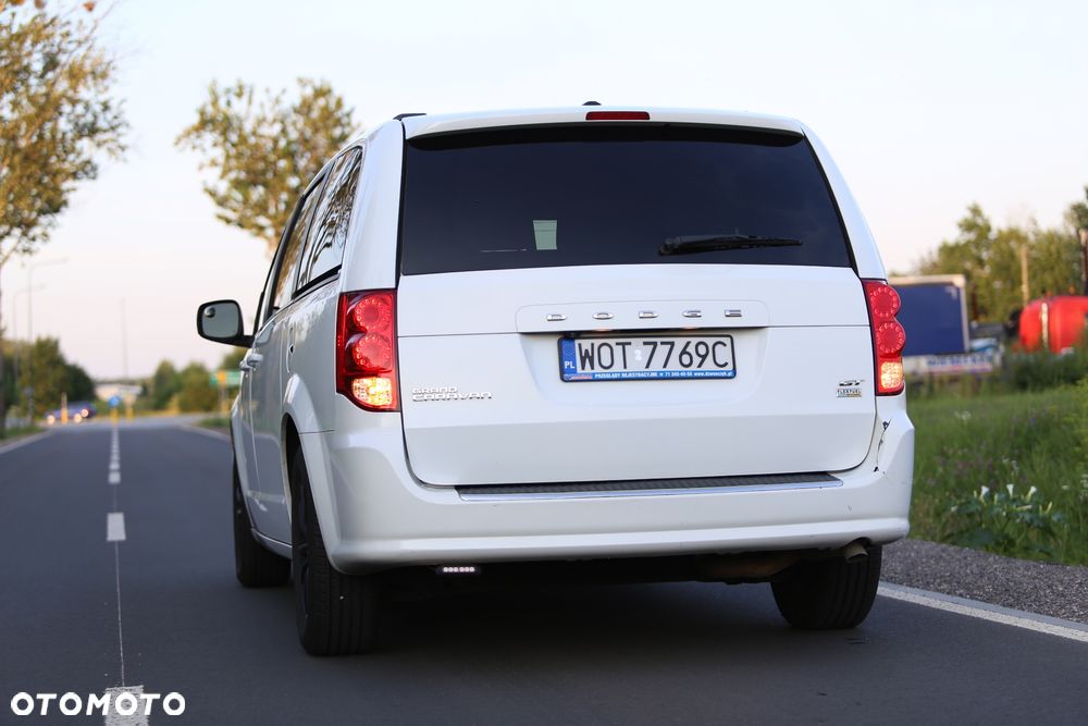 Dodge Grand Caravan 3.6 R/T - 14