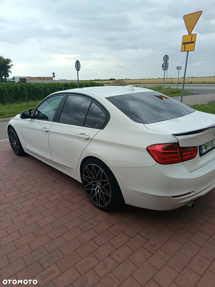 BMW Seria 3 320d Efficient Dynamics Sport Line - 3