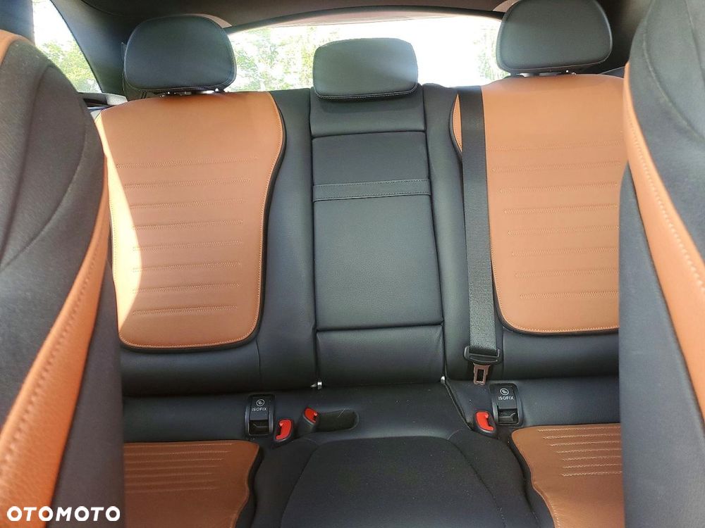 Mercedes-Benz GLC 300 4Matic 9G-TRONIC AMG Line Advanced - 10