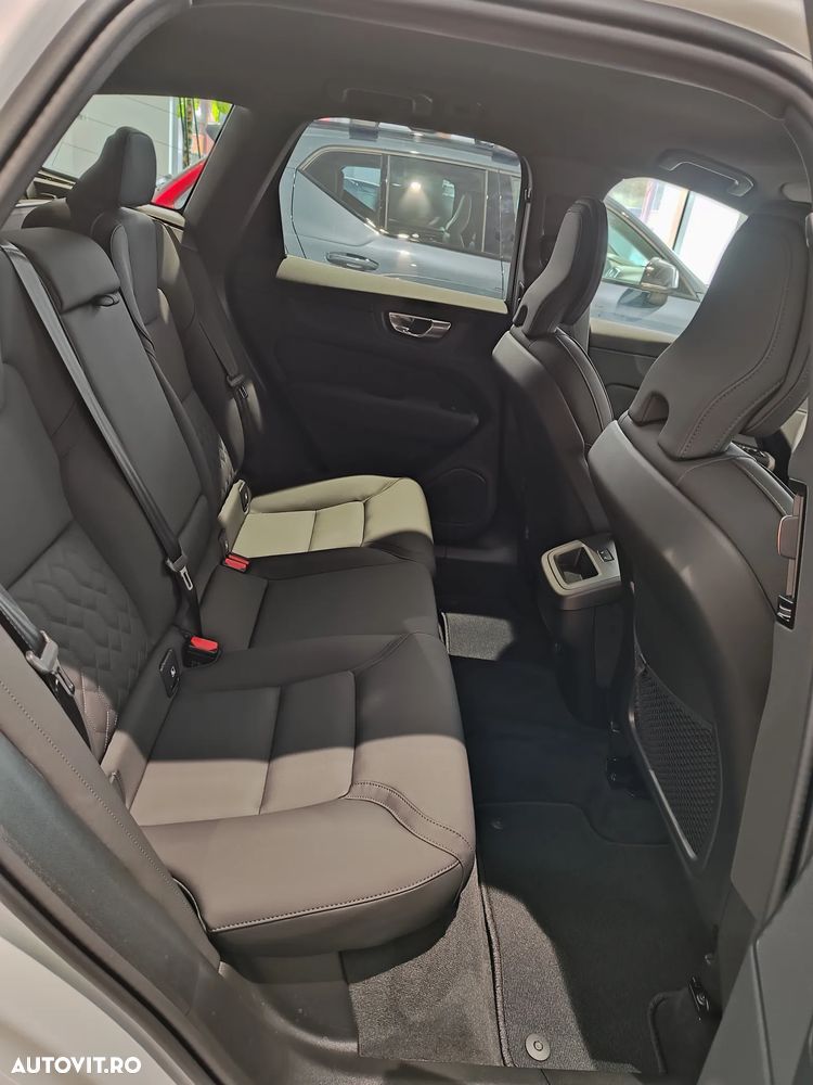 Volvo XC 60 B5 AT AWD MHEV Core - 13
