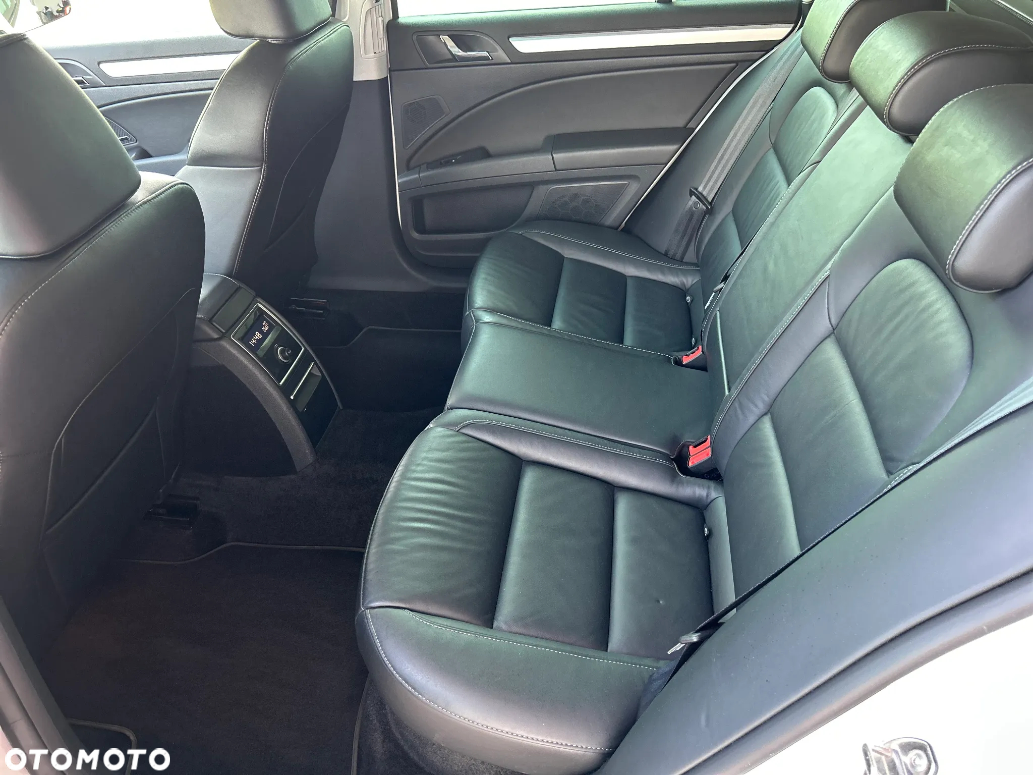 Skoda Superb 2.0 TDI DSG Ambition - 28