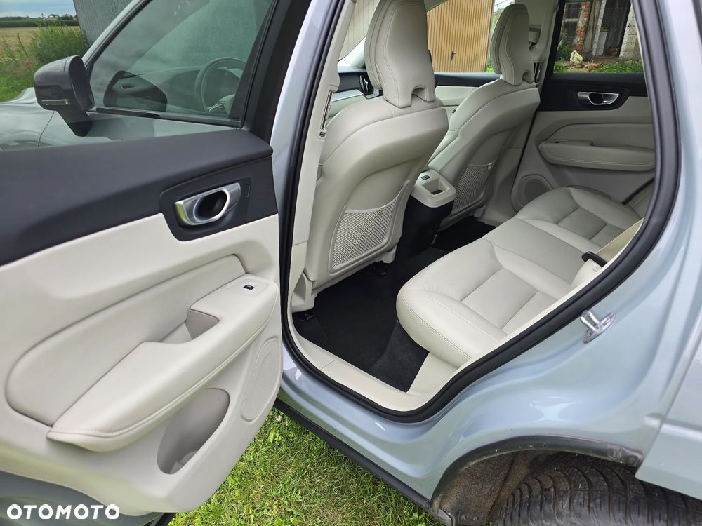 Volvo XC 60 B4 D AWD Plus Dark - 25