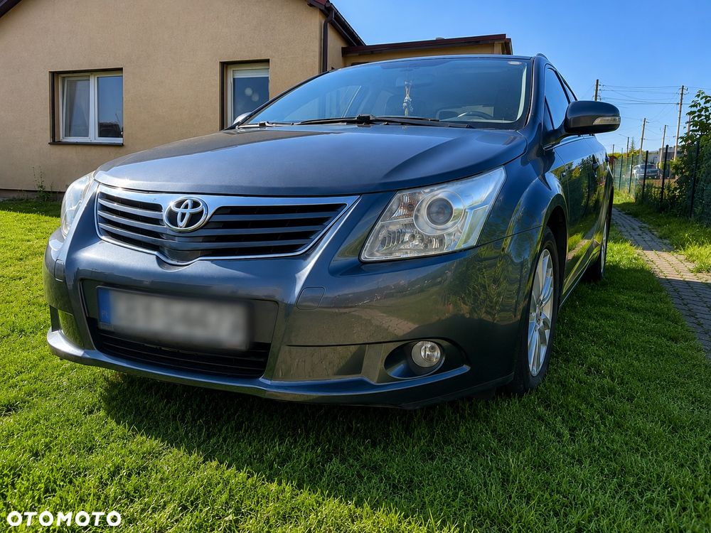 Toyota Avensis - 1