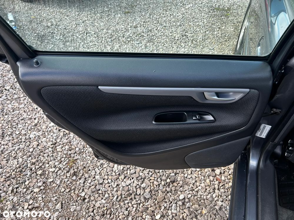 Volvo V70 2.4 Kinetic - 24