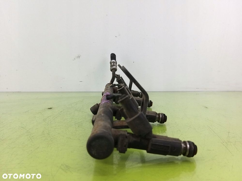 Listwa wtryskiwaczy Chrysler Voyager III 2,4B 16V 95-00 R 04669938 - 4