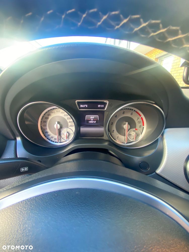 Mercedes-Benz CLA 180 - 13