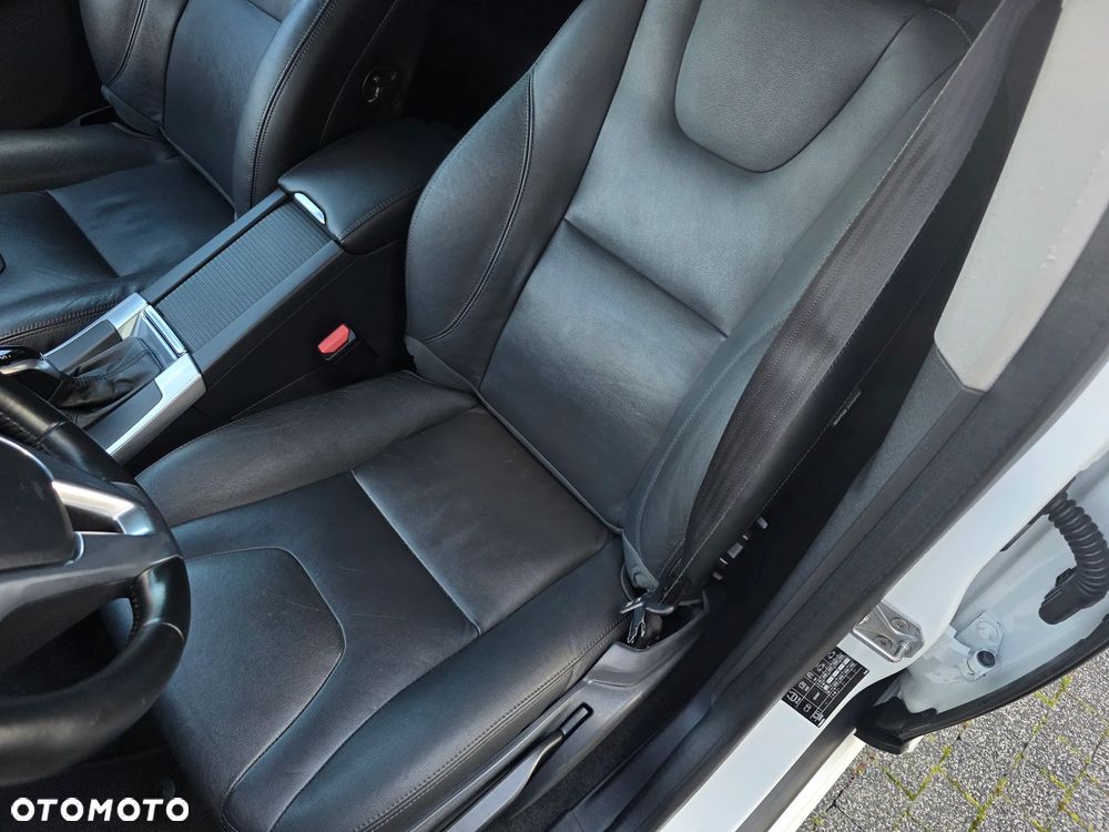 Volvo XC 60 D4 AWD Geartronic Momentum - 17