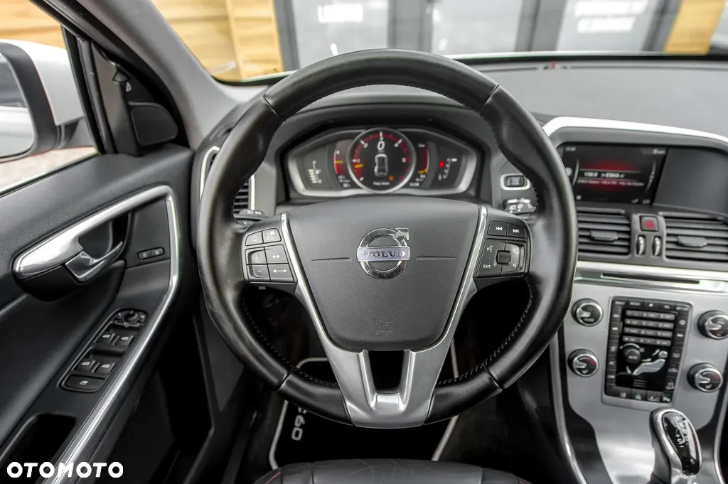 Volvo XC 60 D5 AWD Geartronic Ocean Race - 23