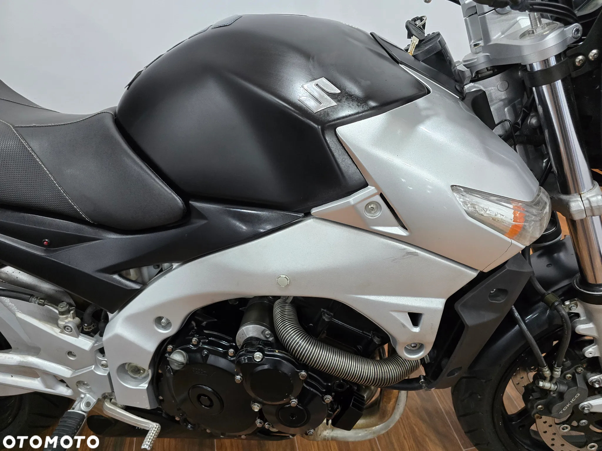 Suzuki GSR - 8