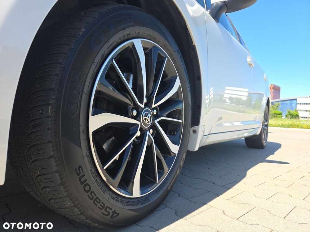 Toyota Avensis 1.8 Premium MS - 11