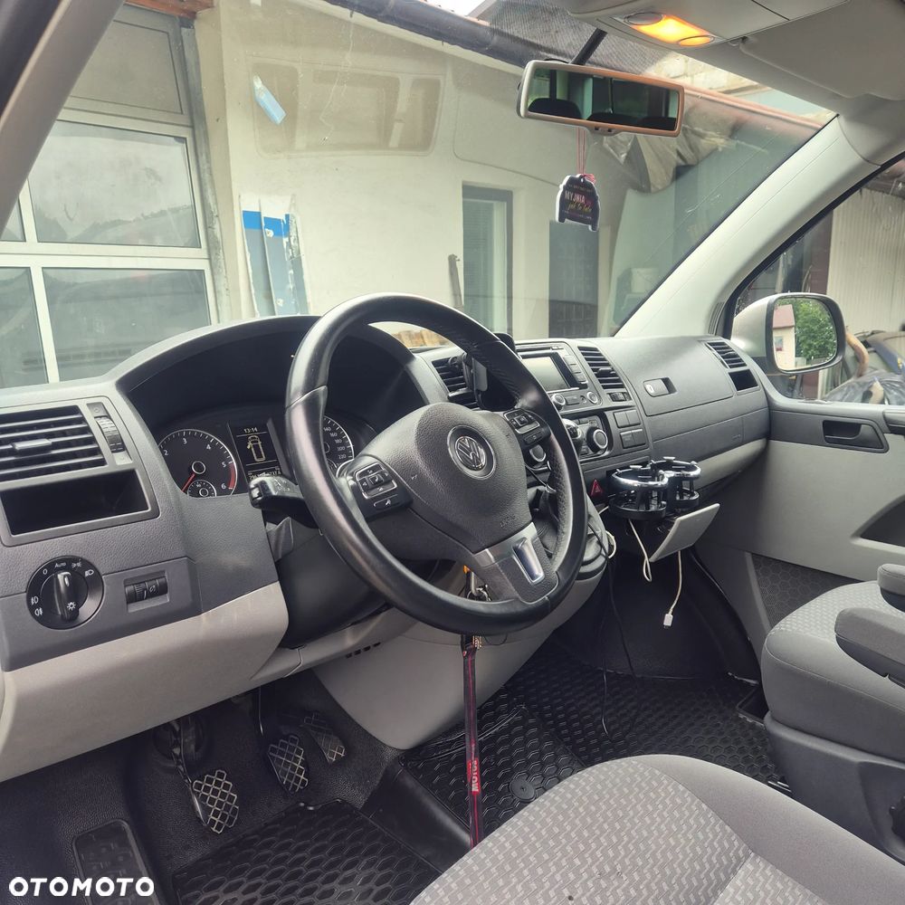 Volkswagen Caravelle - 4