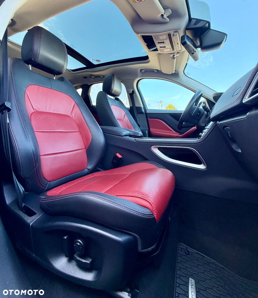 Jaguar F-Pace 25d AWD R-Sport - 38