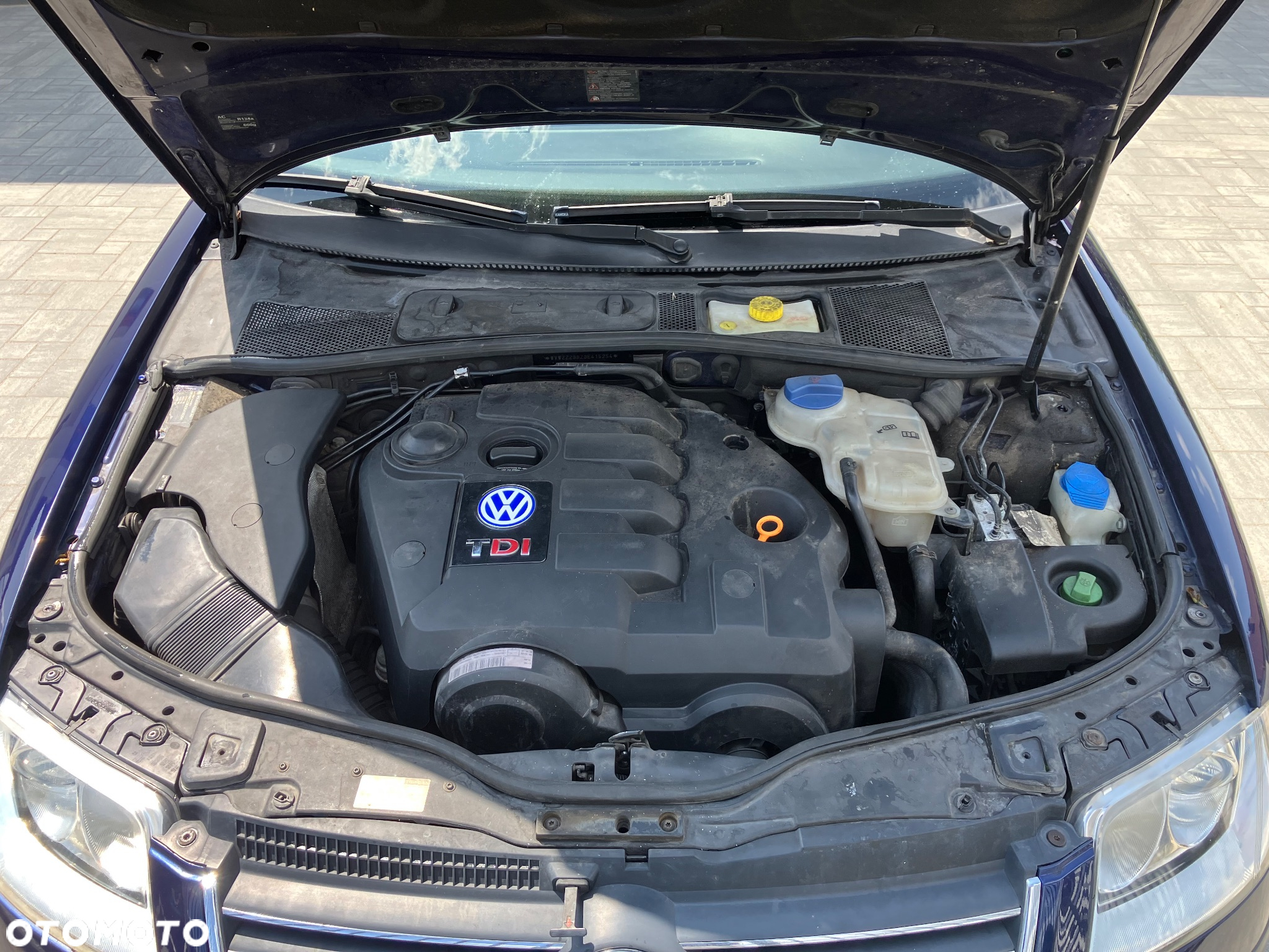 Volkswagen Passat 1.9 TDI Highline - 15