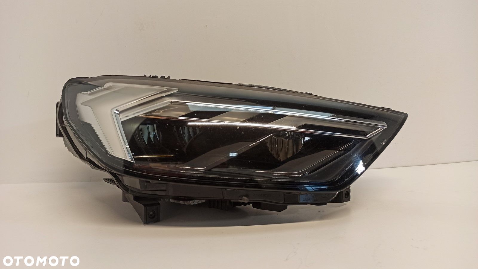 AUDI A1 82A LAMPA PRAWY PRZÓD 82A941034E RHD - 1