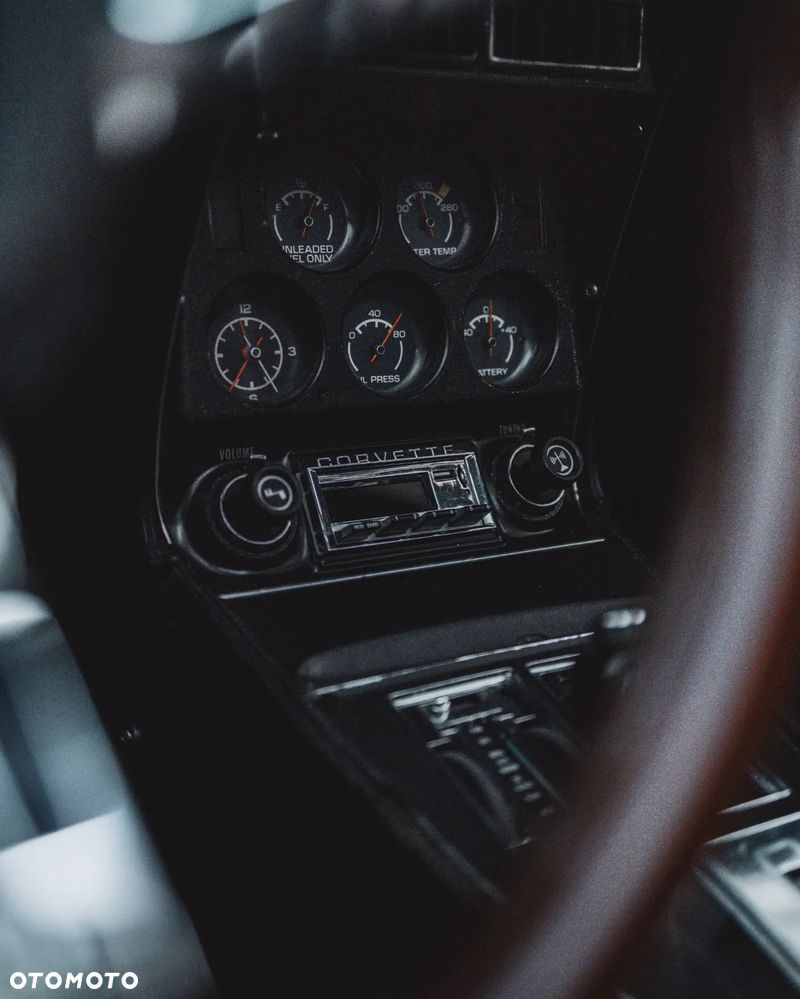 Chevrolet Corvette - 14