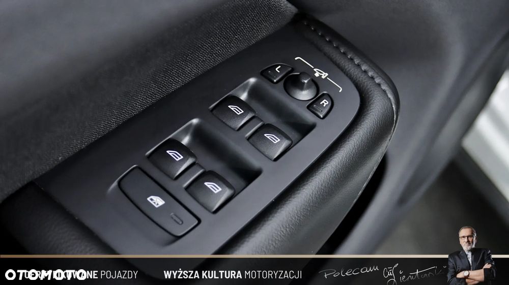 Volvo XC 60 T8 Twin Engine AWD Geartronic Momentum - 27