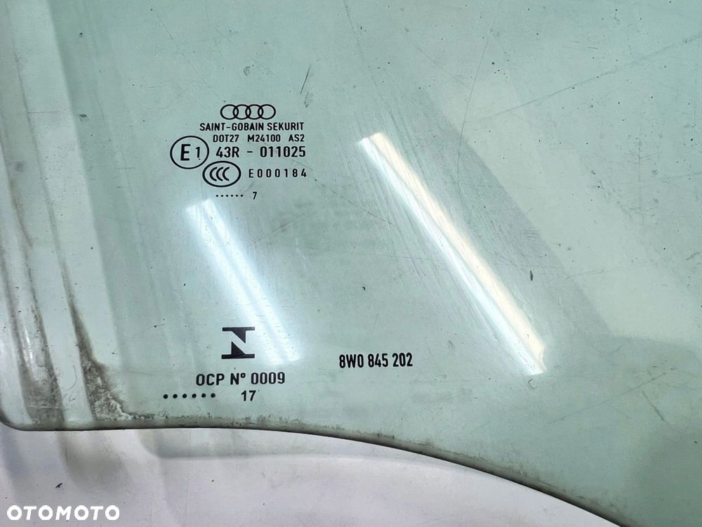 SZYBA BOCZNA DRZWI PRAWY PRZÓD AUDI A4 B9 8W0845202 2017R - 1