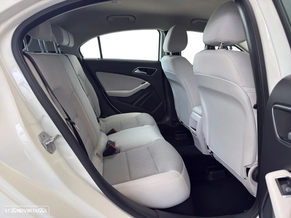 Mercedes-Benz A 180 d 7G DCT - 17
