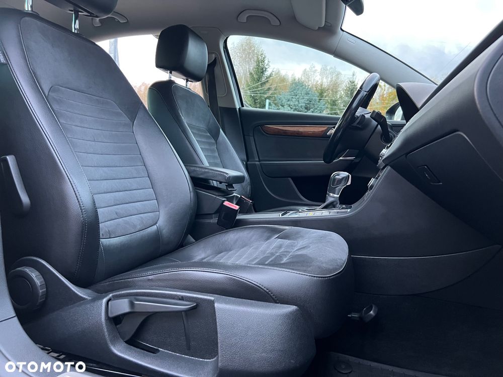 Volkswagen Passat - 11