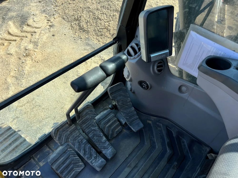 Volvo EC300DL - 17