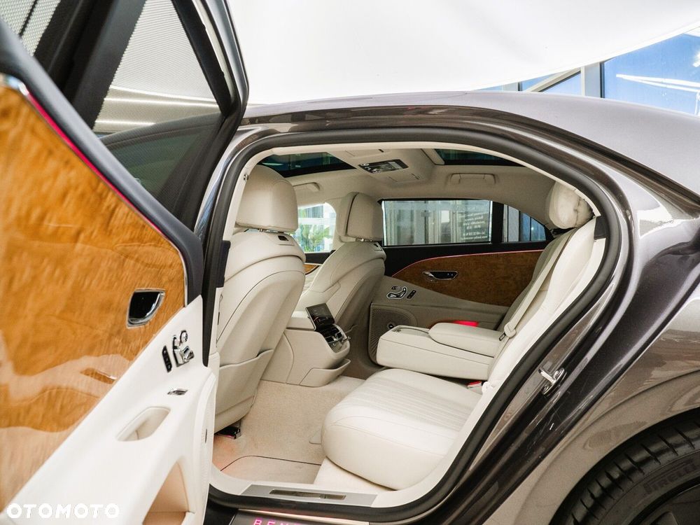 Bentley Flying Spur - 25