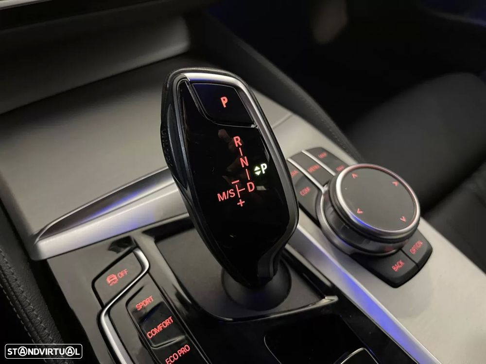 BMW 520 d Pack Desportivo M Auto - 39
