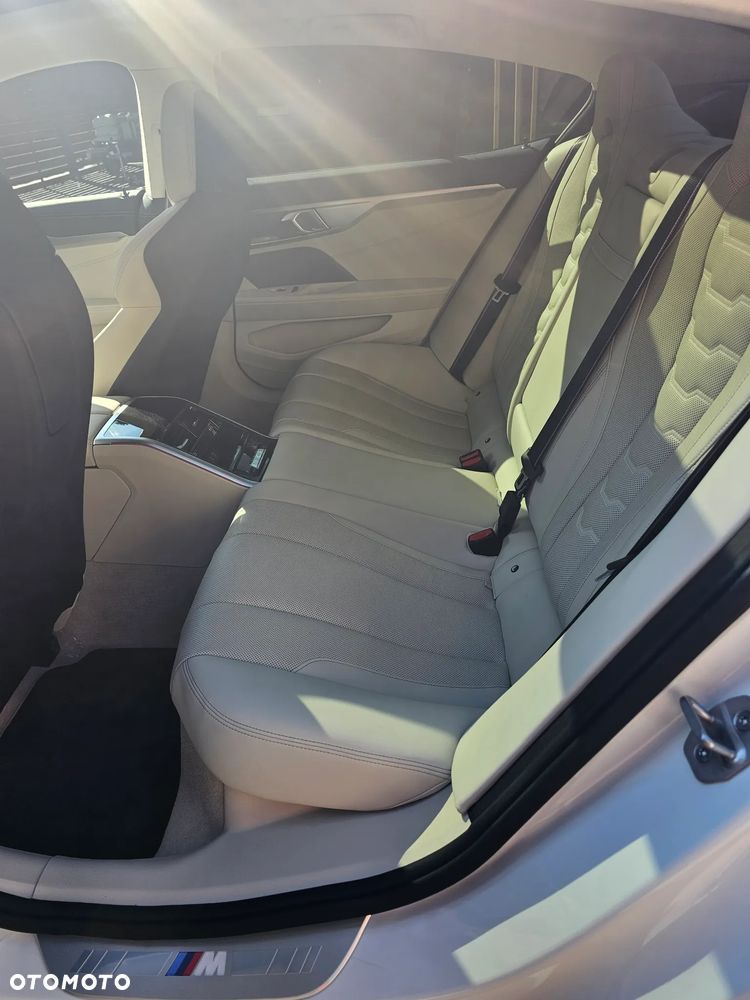 BMW Seria 8 - 23