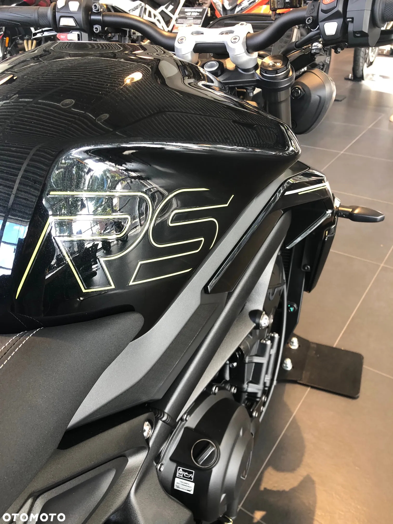 Triumph Street Triple - 12