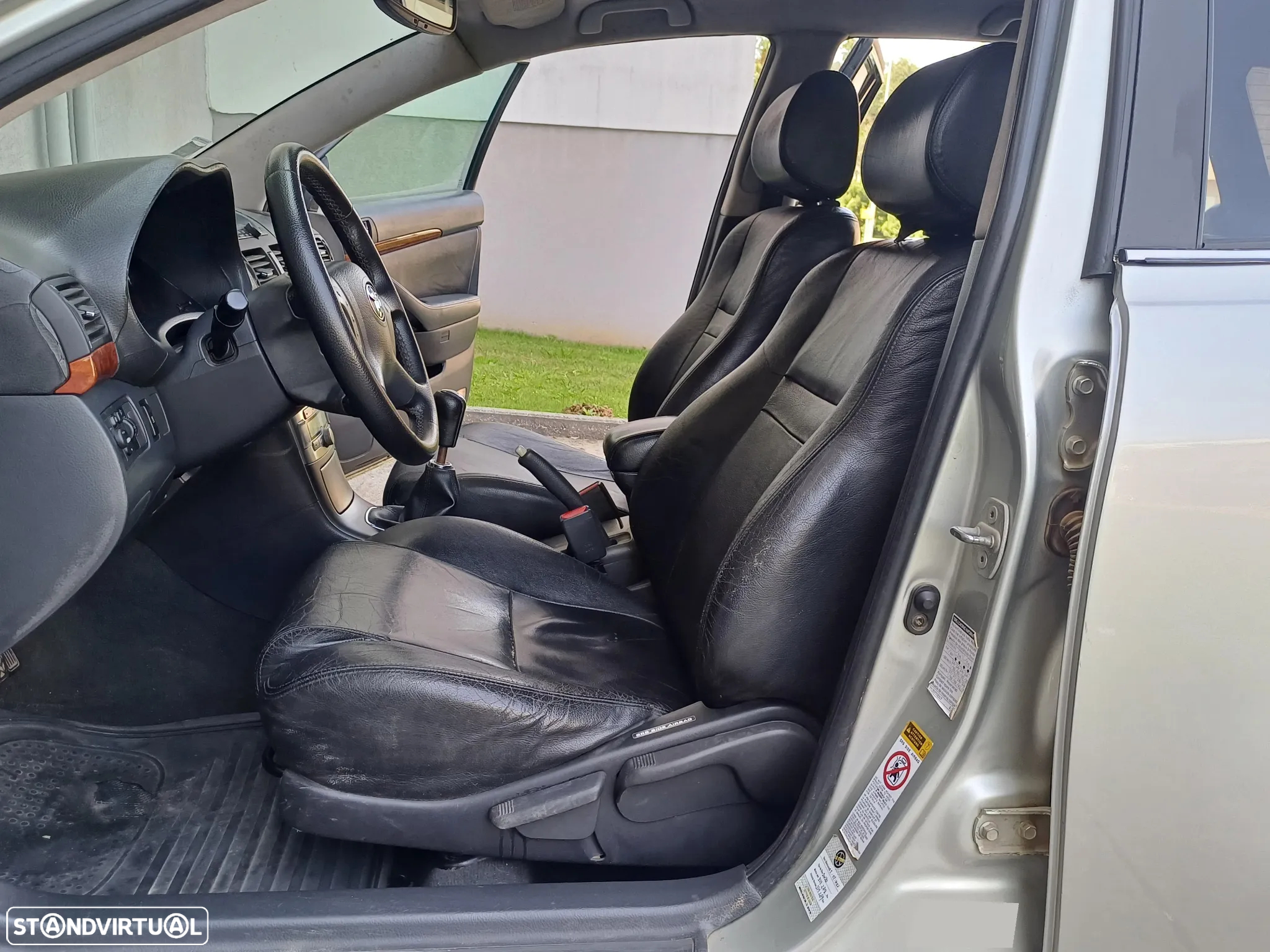 Toyota Avensis SW 2.0 D-4D Sol - 29