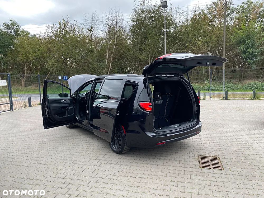 Chrysler Pacifica - 12