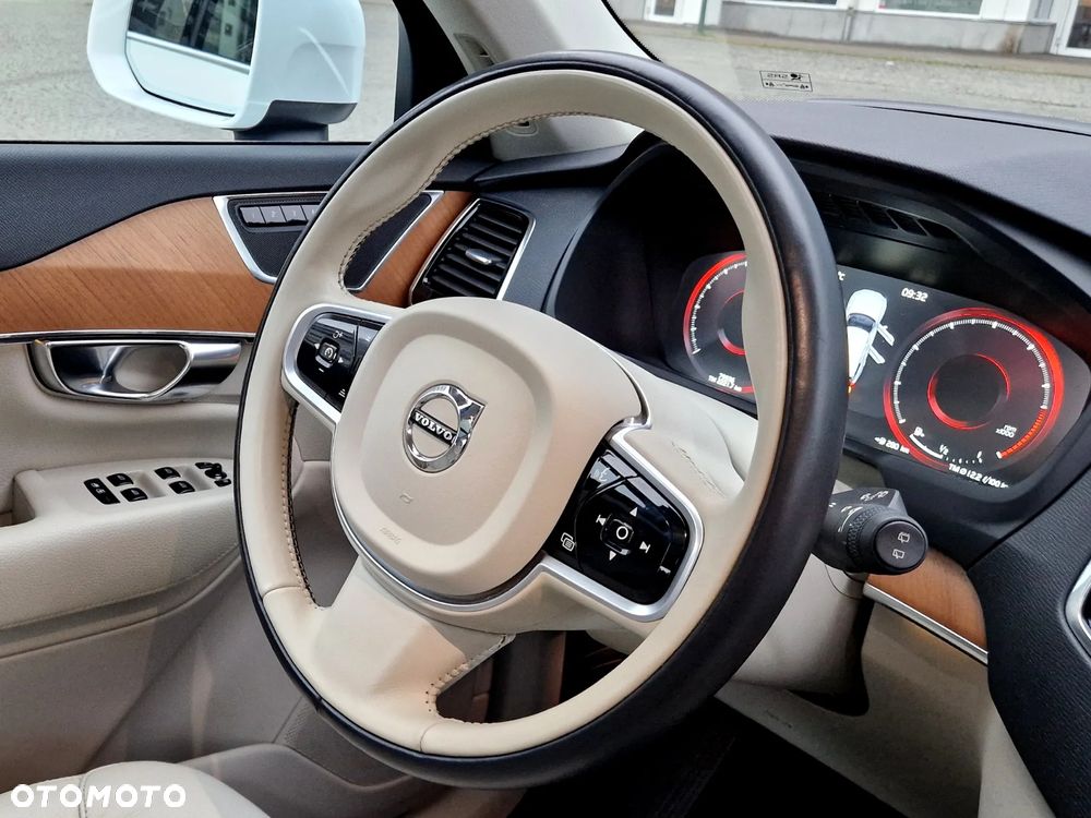 Volvo XC 90 T6 AWD Geartronic Momentum Pro - 25