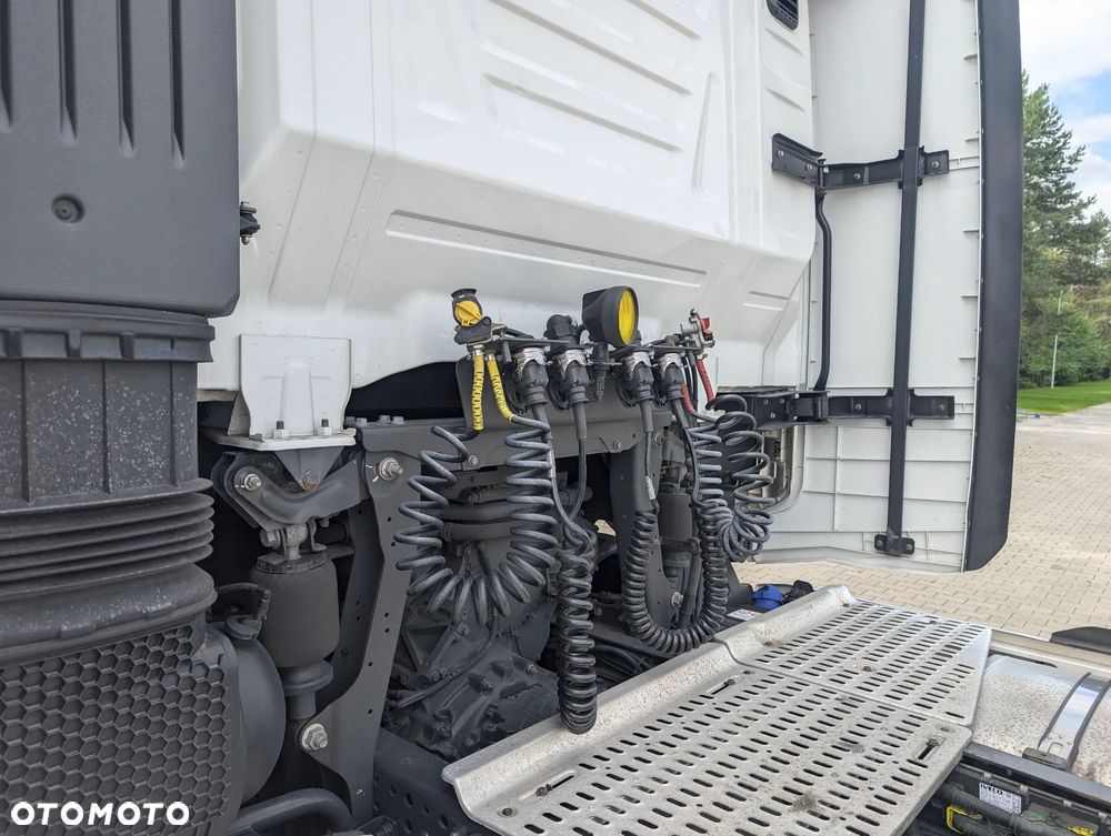 Iveco S-Way - 10