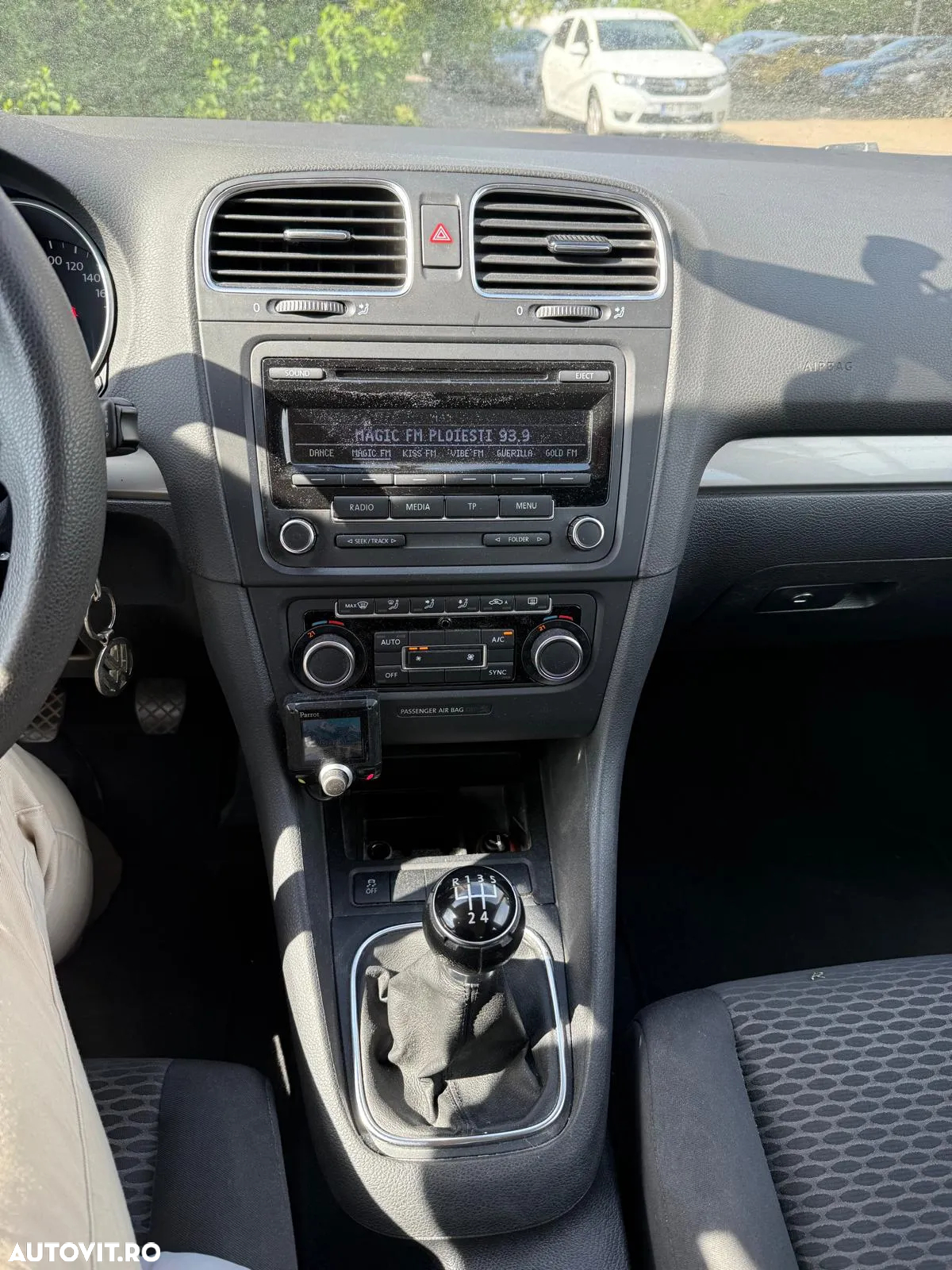 Volkswagen Golf 1.6 TDI DPF Trendline - 9