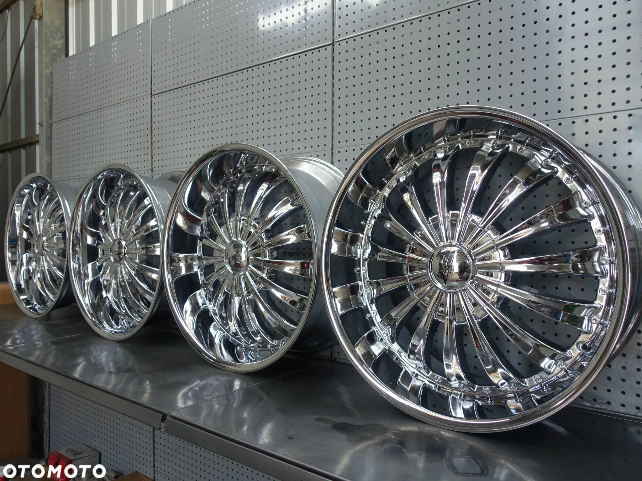 Felgi Chrom Chrysler 300C 22" 9,5J ET15 5x114,3 5x120 - 2