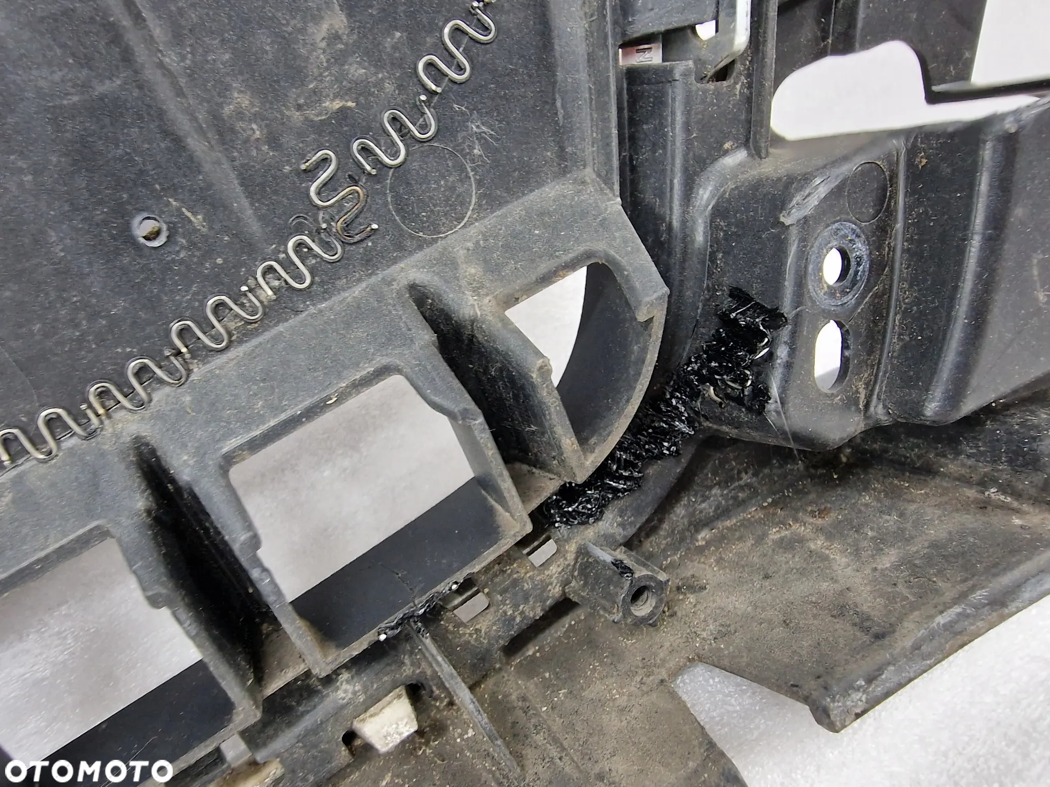 AUDI Q3 8U0 10-14 ATRAPA / GRILL PRZEDNI PRZÓD NA PDC , NR 8U0853653H / 8U0853651H / 8U0853651J / 8U0853651K , NR AUKCJI GR171 - 23