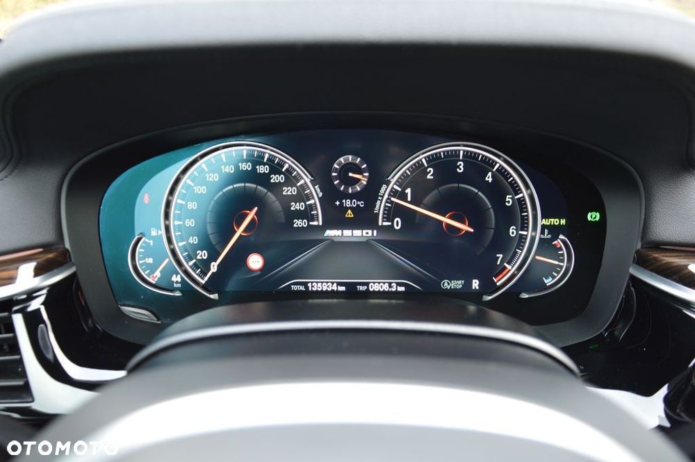 BMW Seria 5 M550i xDrive sport - 17